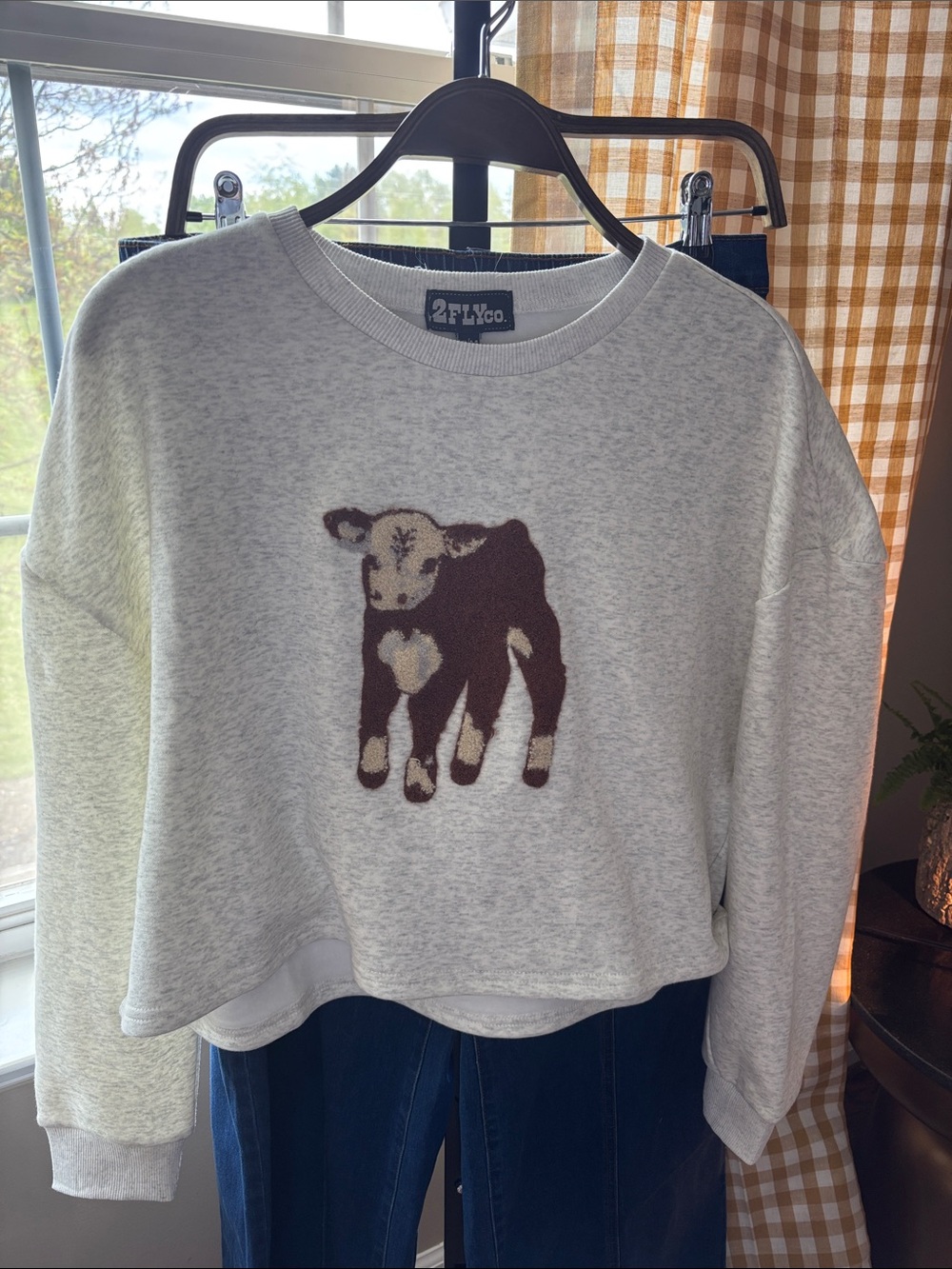 2FlyCo Women's Light Gray Cropped Calf Graphic Sweatshirt NWT